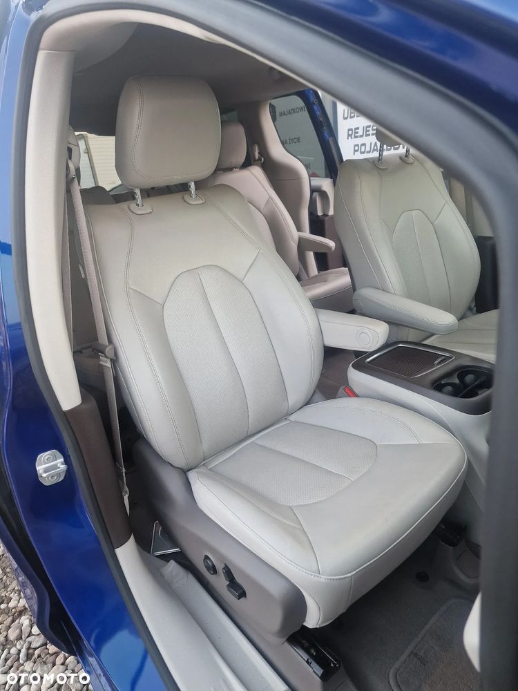 Chrysler Pacifica - 22