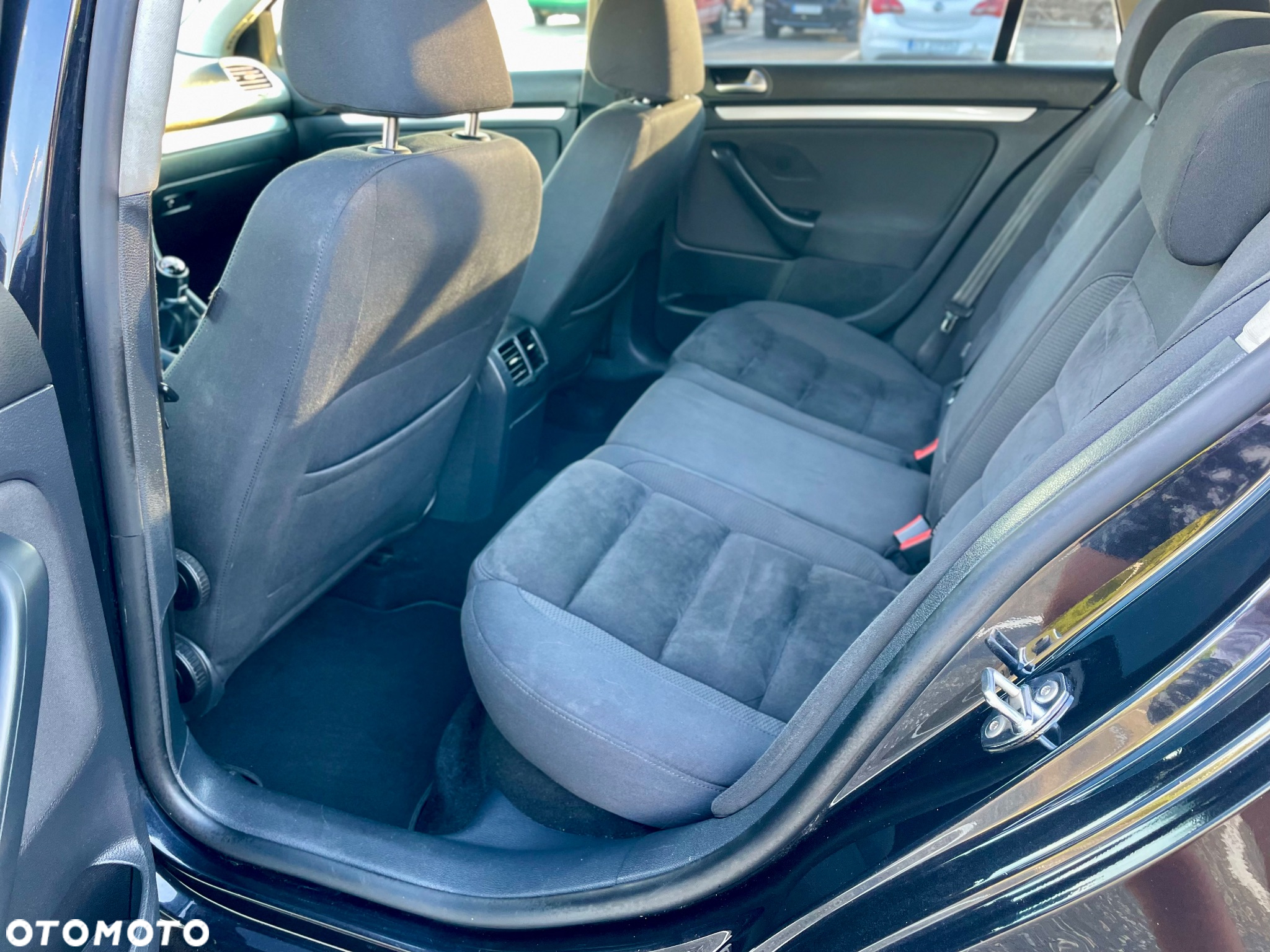 Volkswagen Golf 1.6 TDI BlueMotion Technology Comfortline - 32