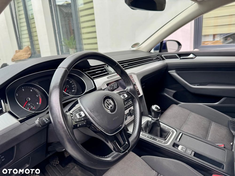 Volkswagen Passat - 21
