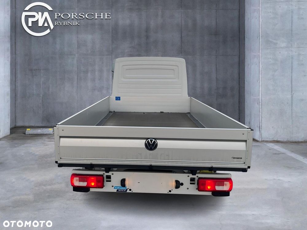 Volkswagen Crafter 35 Skrzyniowy z podwójną kabiną silnik: 2,0 l EU6 SCR 177 KM / skrzynia biegów: 4MOTION automatyczna 8-biegowa rozstaw osi: 4490 mm - 6