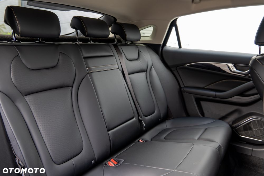 Bestune B70 2.0T Elegance - 23