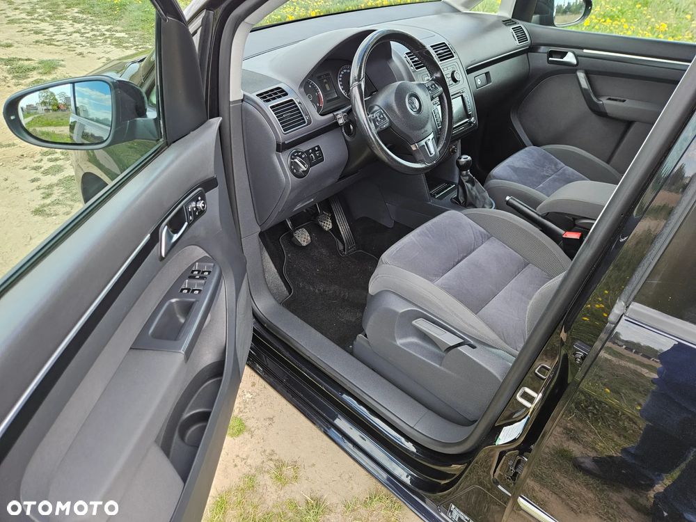 Volkswagen Touran 2.0 TDI DPF BlueMotion Technology Highline - 12