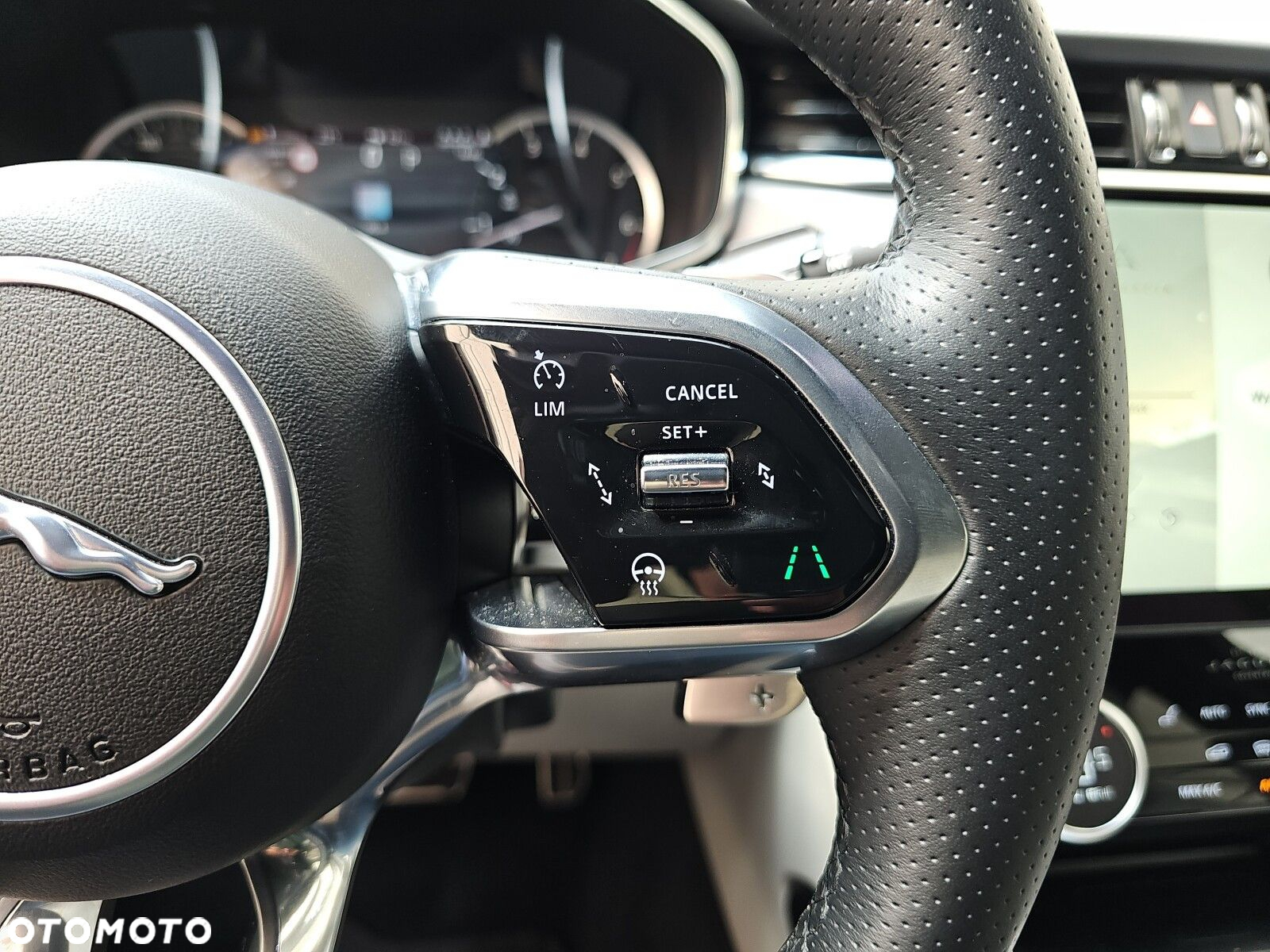 Jaguar F-Pace - 17