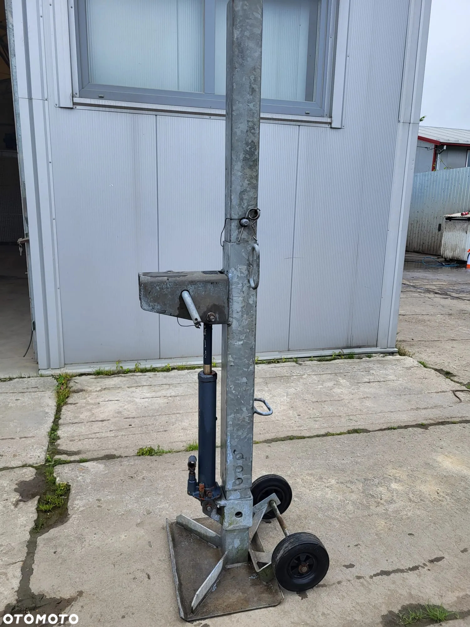 Podpora hydrauliczna kpl. 4szt. siłownik, podpory na kołach - 2