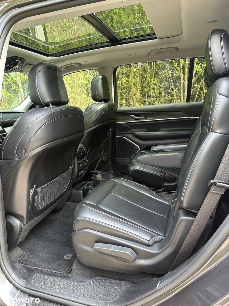 Jeep Grand Cherokee - 24