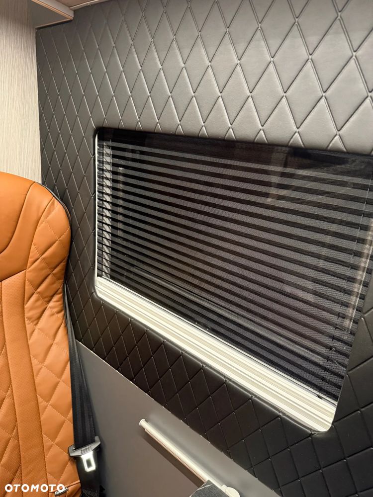 Mercedes-Benz Sprinter - 24