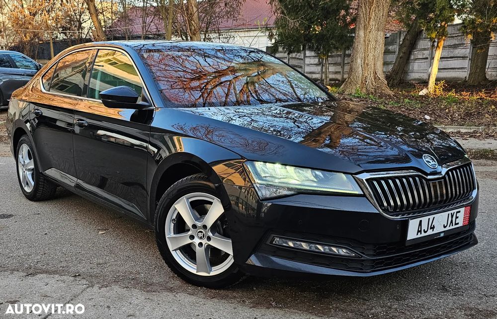 Skoda Superb Combi 2.0 TDI DSG SportLine - 2