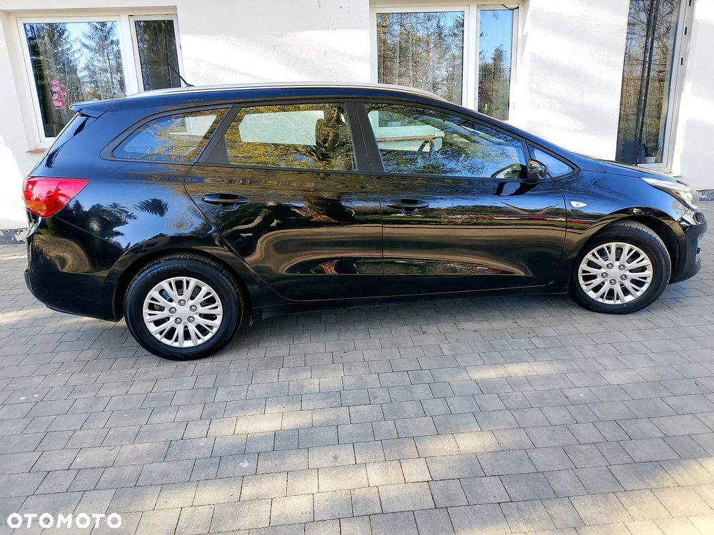 Kia Ceed 1.6 CRDi 136 ISG Vision - 13