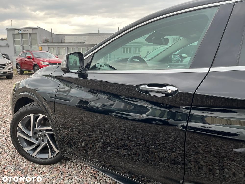 Infiniti Q30 - 14