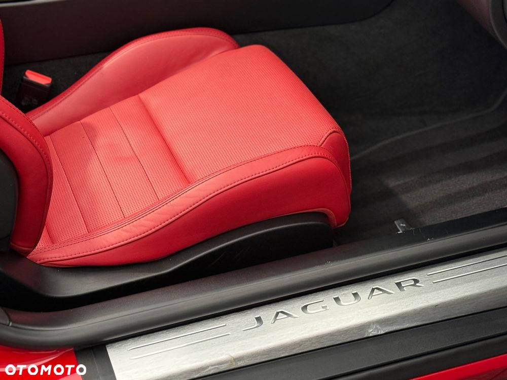 Jaguar F-Type P300 - 27