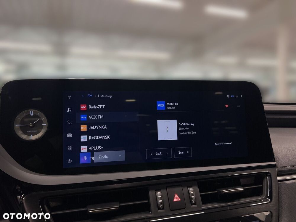 Lexus ES 300h F Sport Design - 22