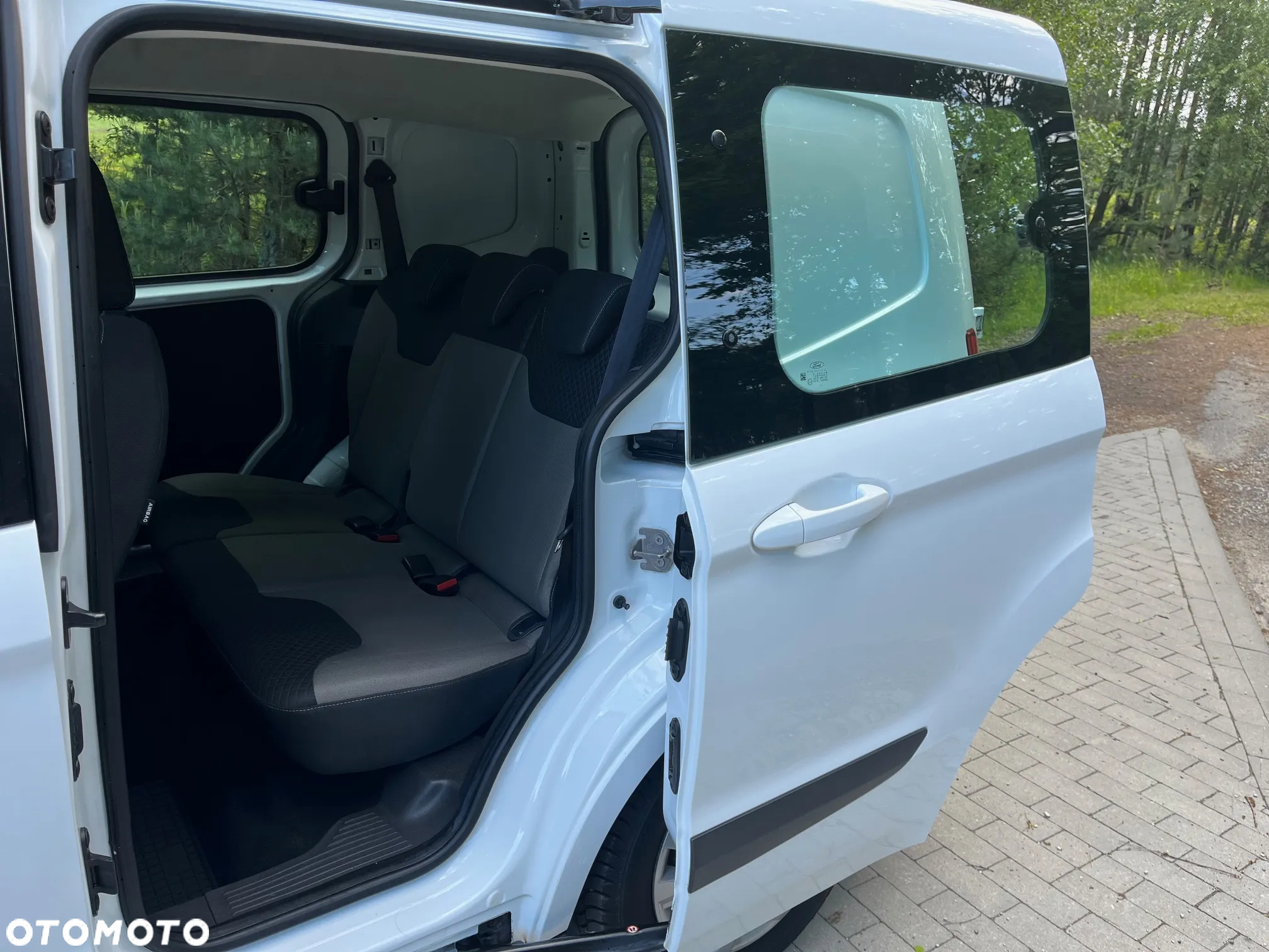 Ford Transit Courier - 28