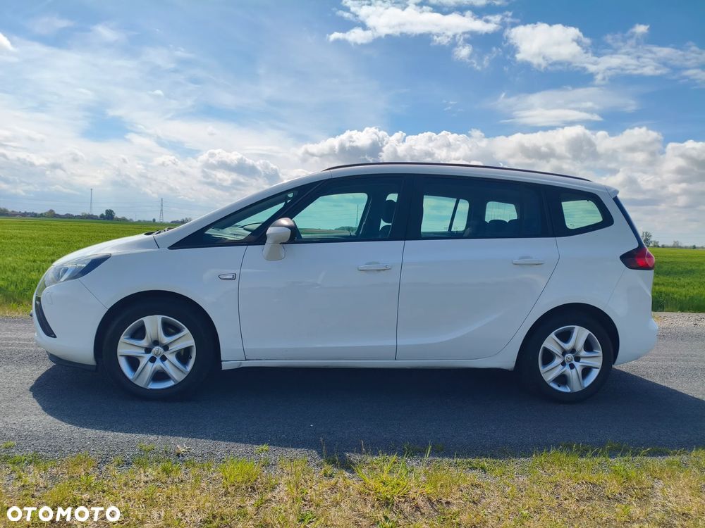 Ford Kuga 2.0 TDCi 2x4 Titanium - 4