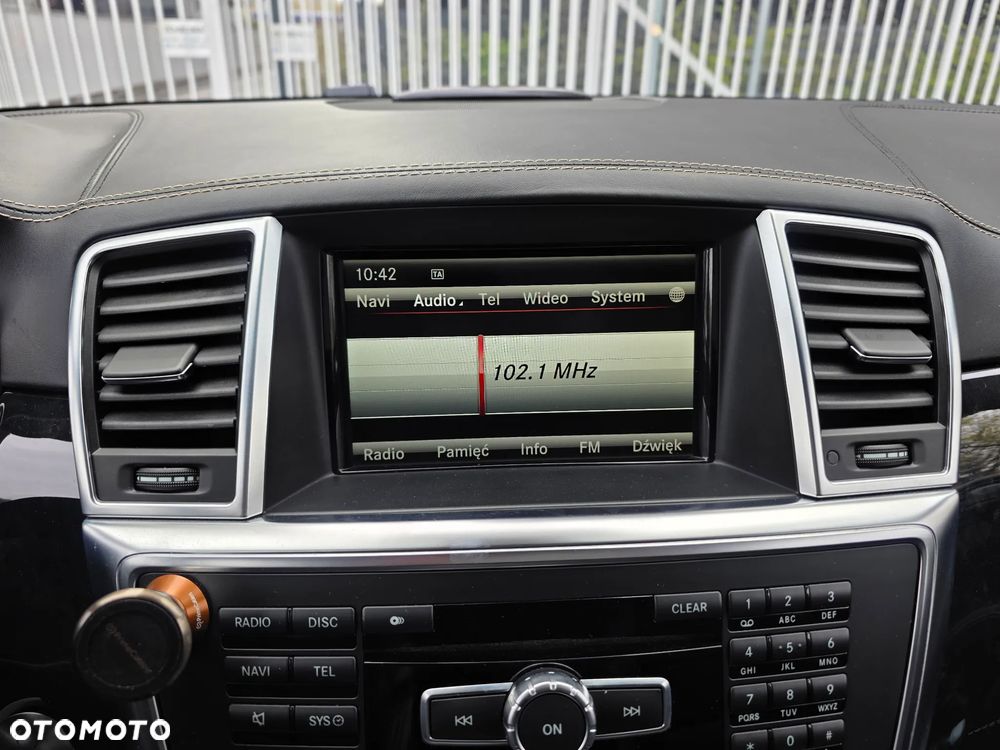 Mercedes-Benz ML 63 AMG 4-Matic - 12