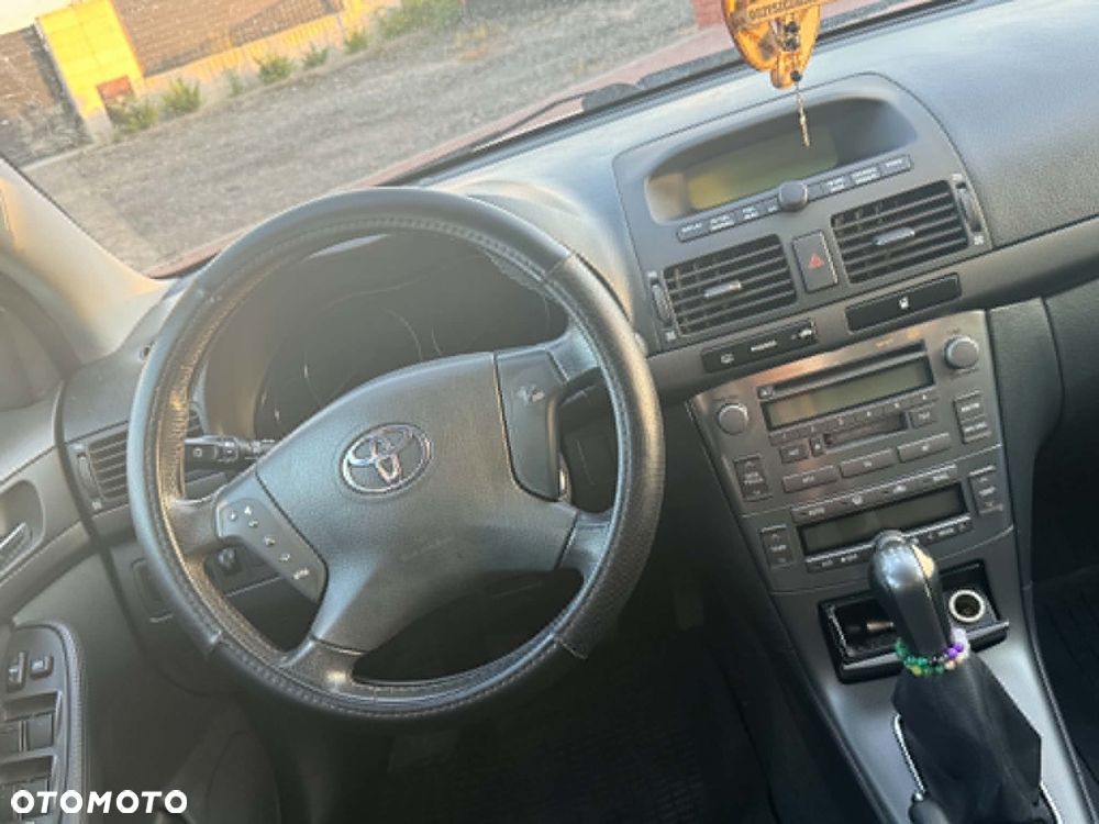 Toyota Avensis - 6