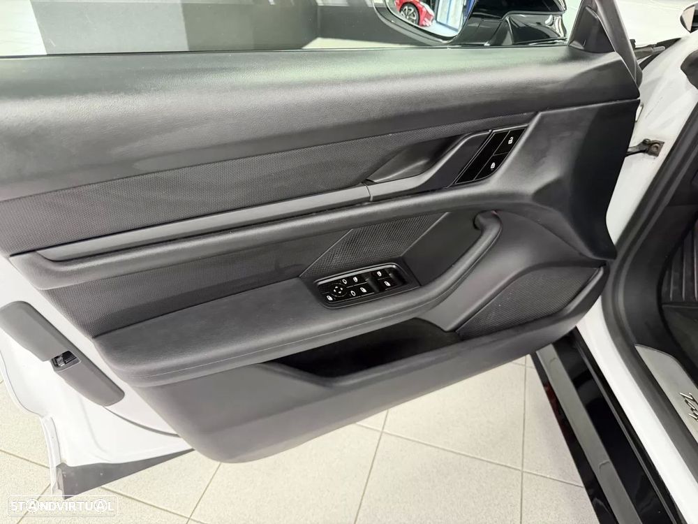 Porsche Taycan 4S - 29