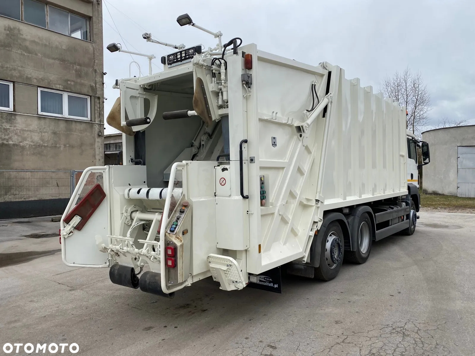 MAN TGA 26.320 śmieciarka trzyosiowa HALLER 24m3 EURO 5 - 7