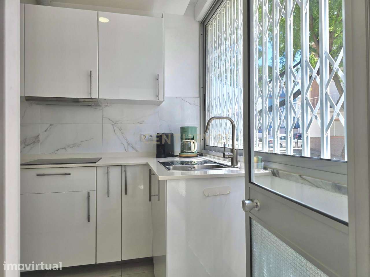 Apartamento T1 com espaçosa arrecadação a 10 minutos a pé da Praia da - Grande imagem: 4/21