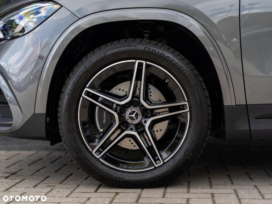 Mercedes-Benz GLA - 12