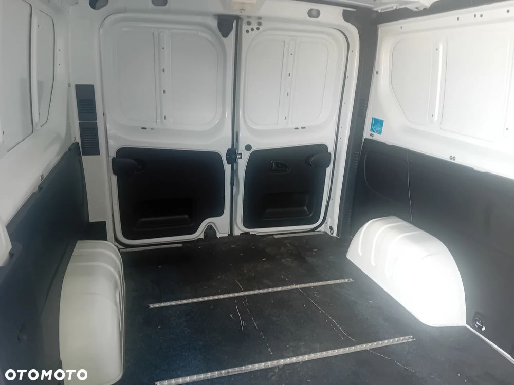 Renault Trafic - 13