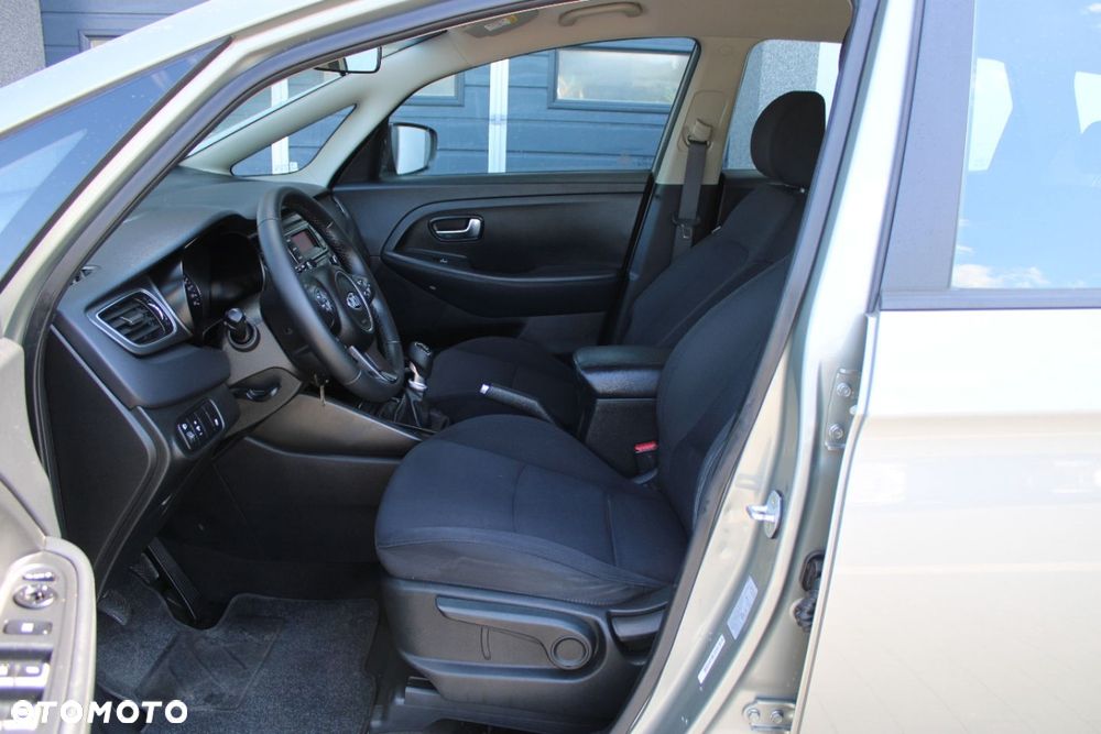 Kia Carens - 19