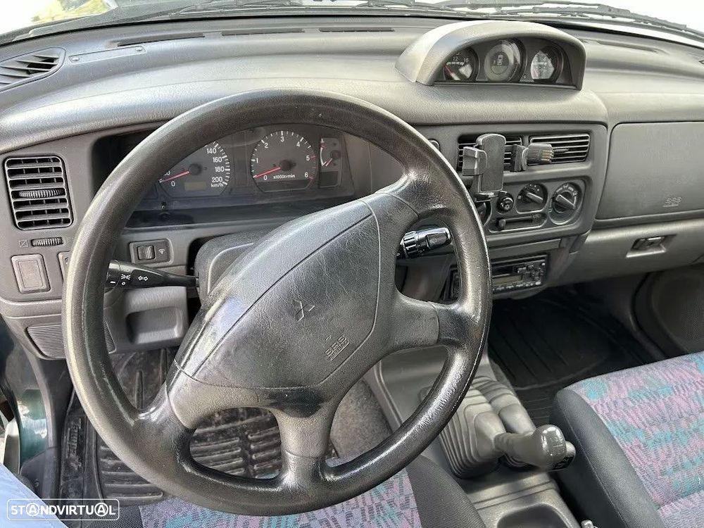 Mitsubishi Pajero Sport 2.5 TD GLS - 10