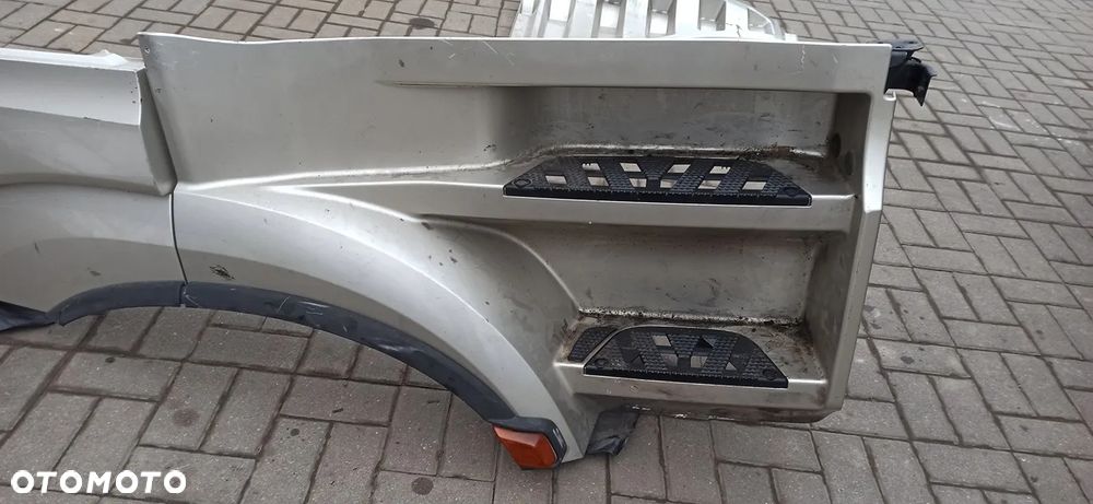STOPIEŃ WNĘKA STOPNIA  PRAWY MERCEDES MP4 GIGA SPACE 9606665103 - 1