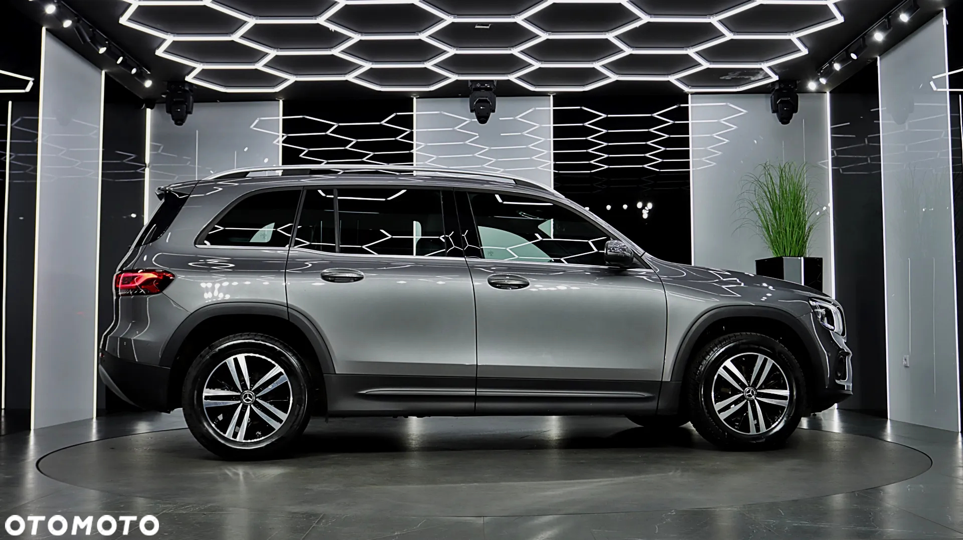 Mercedes-Benz GLB - 11