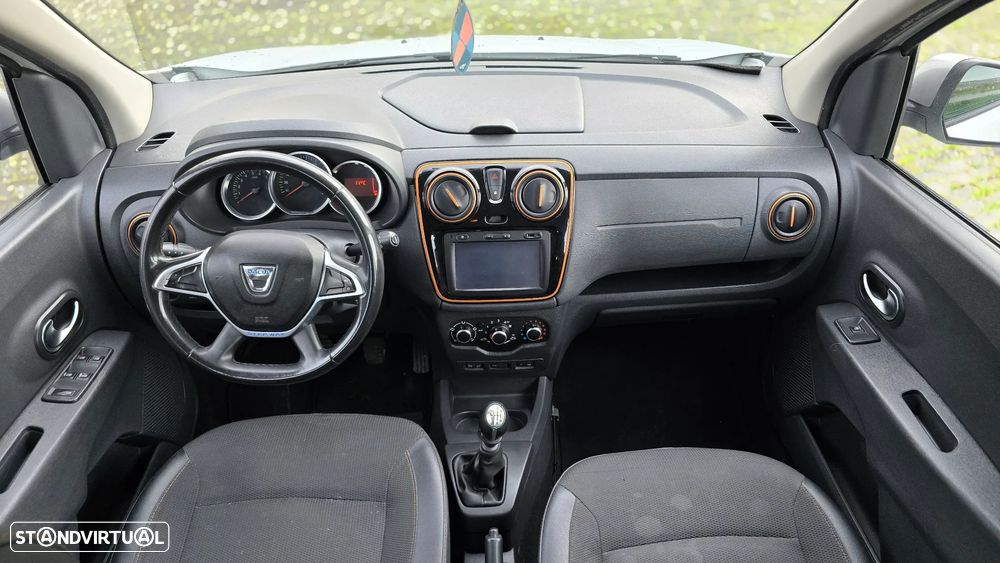 Dacia Lodgy 1.5 dCi Stepway 7L - 9