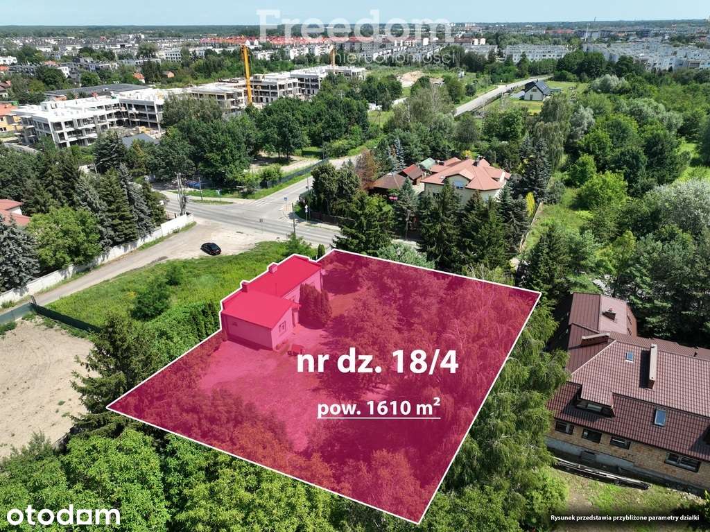 Плац, 1610 m²