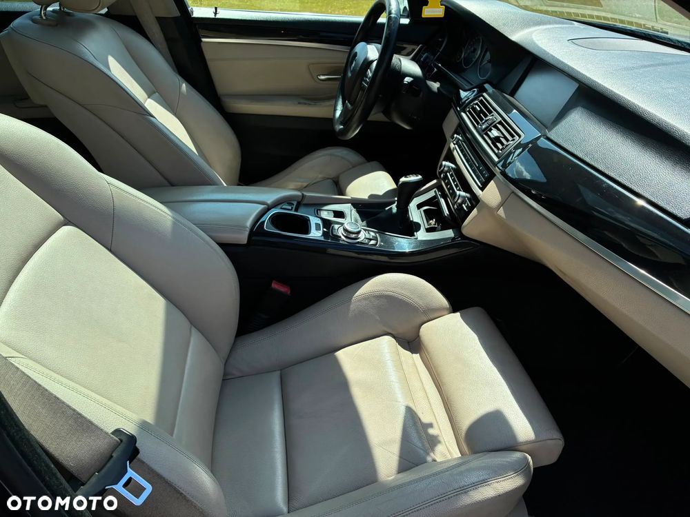 BMW Seria 5 520d - 28