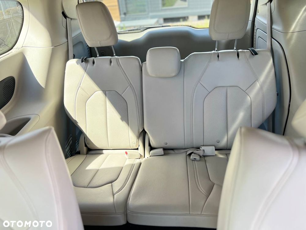Chrysler Pacifica - 31