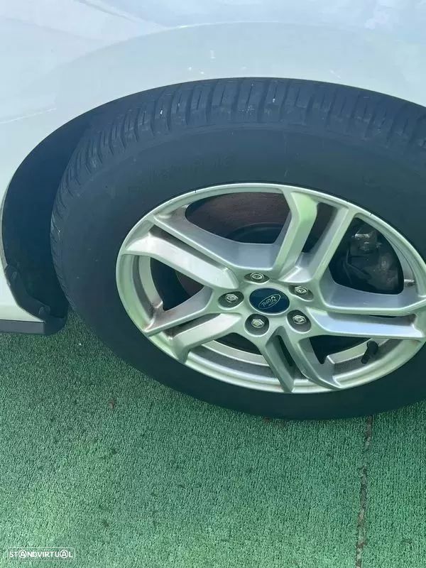 Ford Focus SW 1.5 TDCi EcoBlue Active - 4