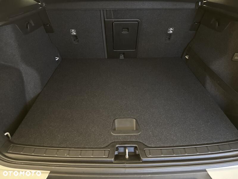 Volvo XC 40 T4 AWD Momentum Pro - 22