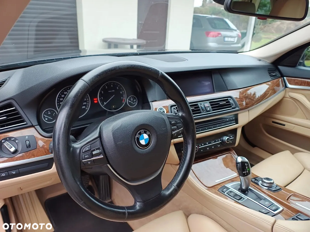 BMW Seria 5 528i Touring - 9