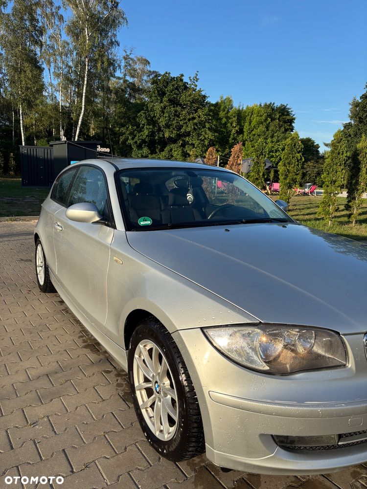 BMW Seria 1 116I 2009 photo 3