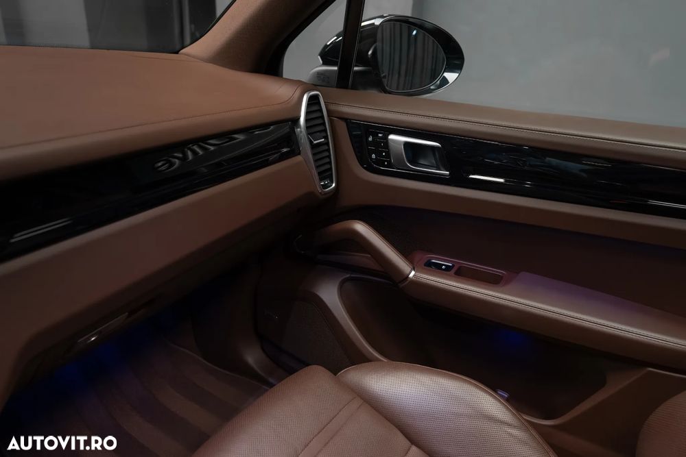 Porsche Cayenne - 18