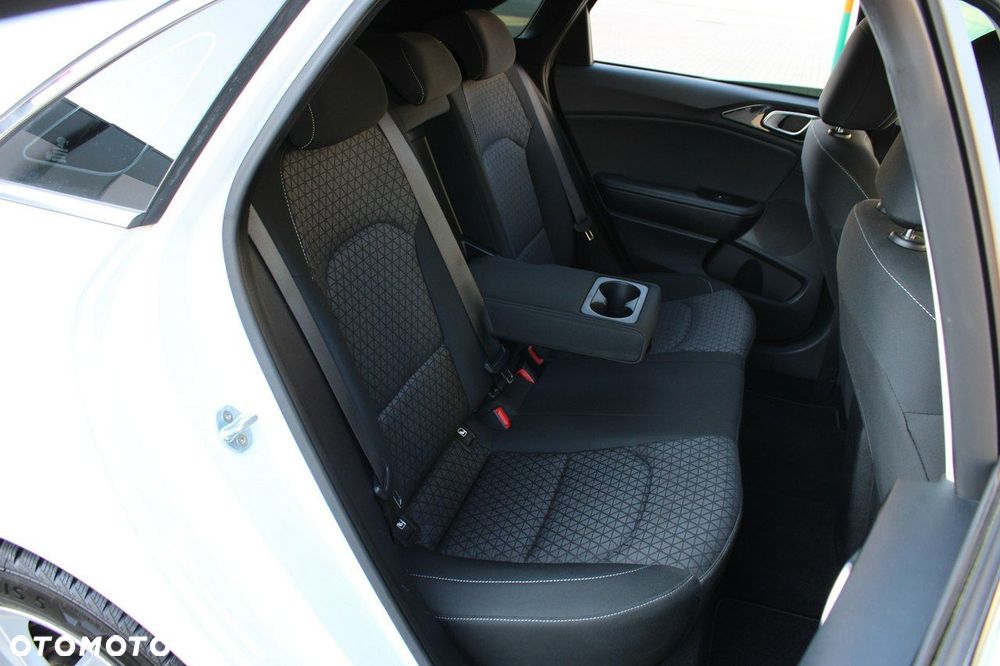 Kia Ceed 1.4 T-GDI L Business Line - 12