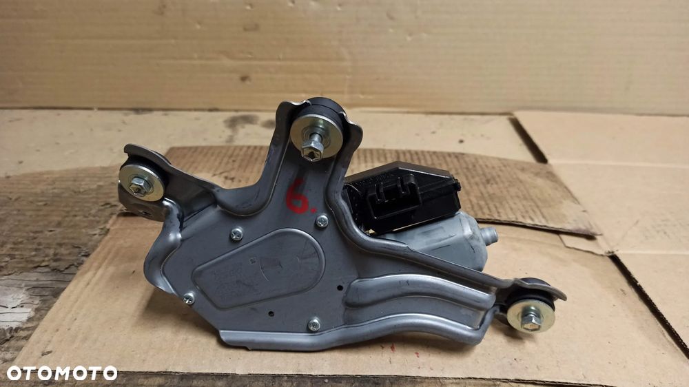 #  SILNICZEK WYCIERACZKI TYŁ TOYOTA AVENSIS T27 nr 85130-05060 - 2