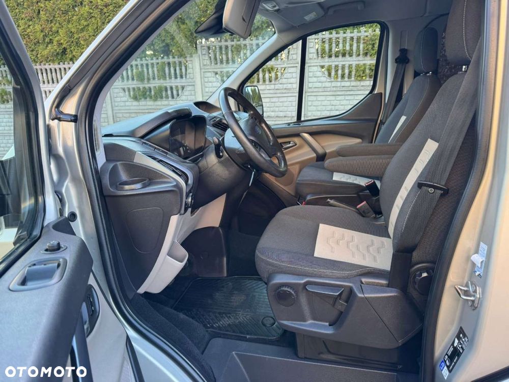 Ford Tourneo Custom - 28