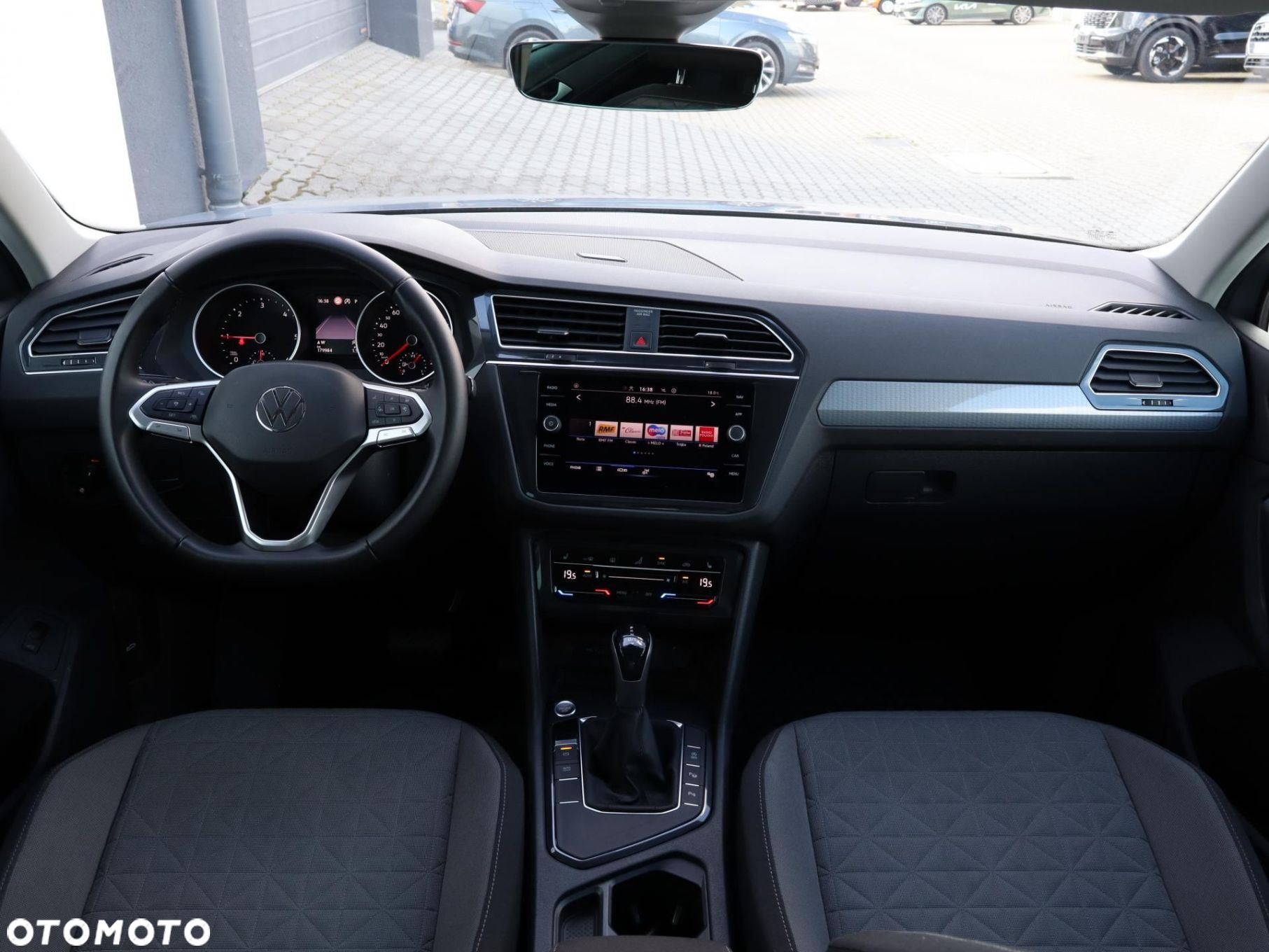 Volkswagen Tiguan - 5
