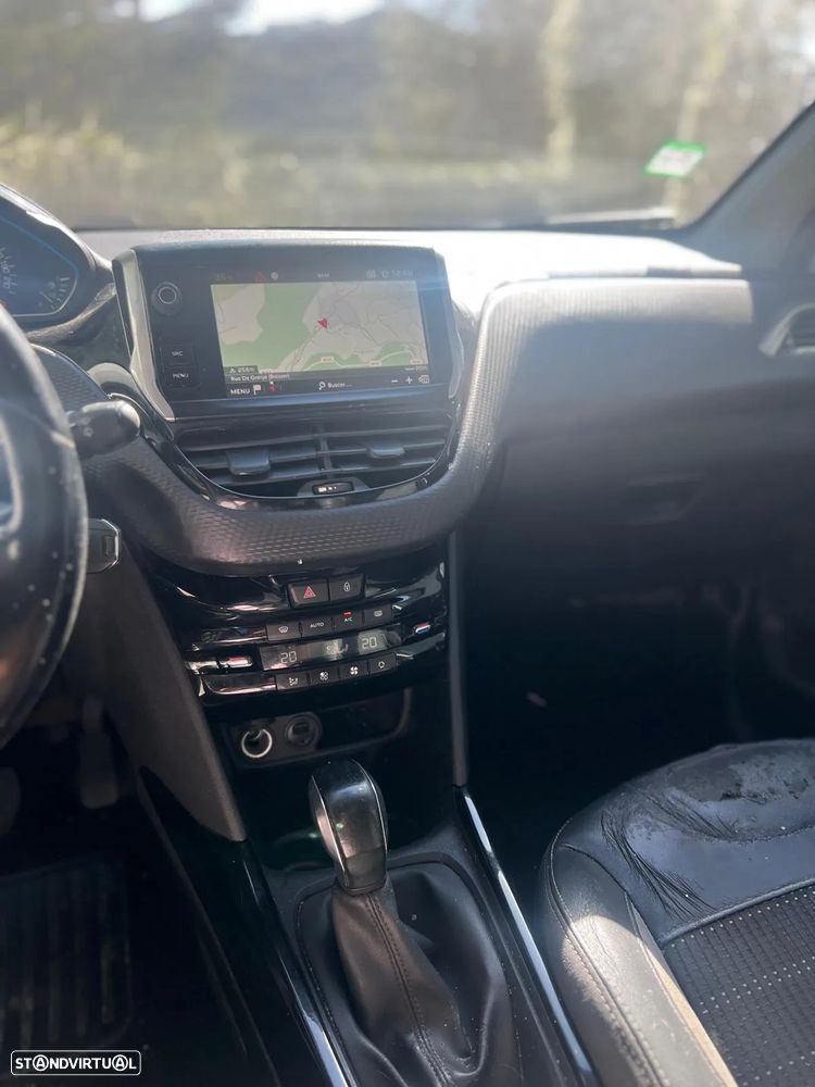 Peugeot 2008 1.2 PureTech Style - 8