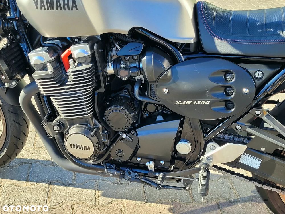 Yamaha XJR - 10
