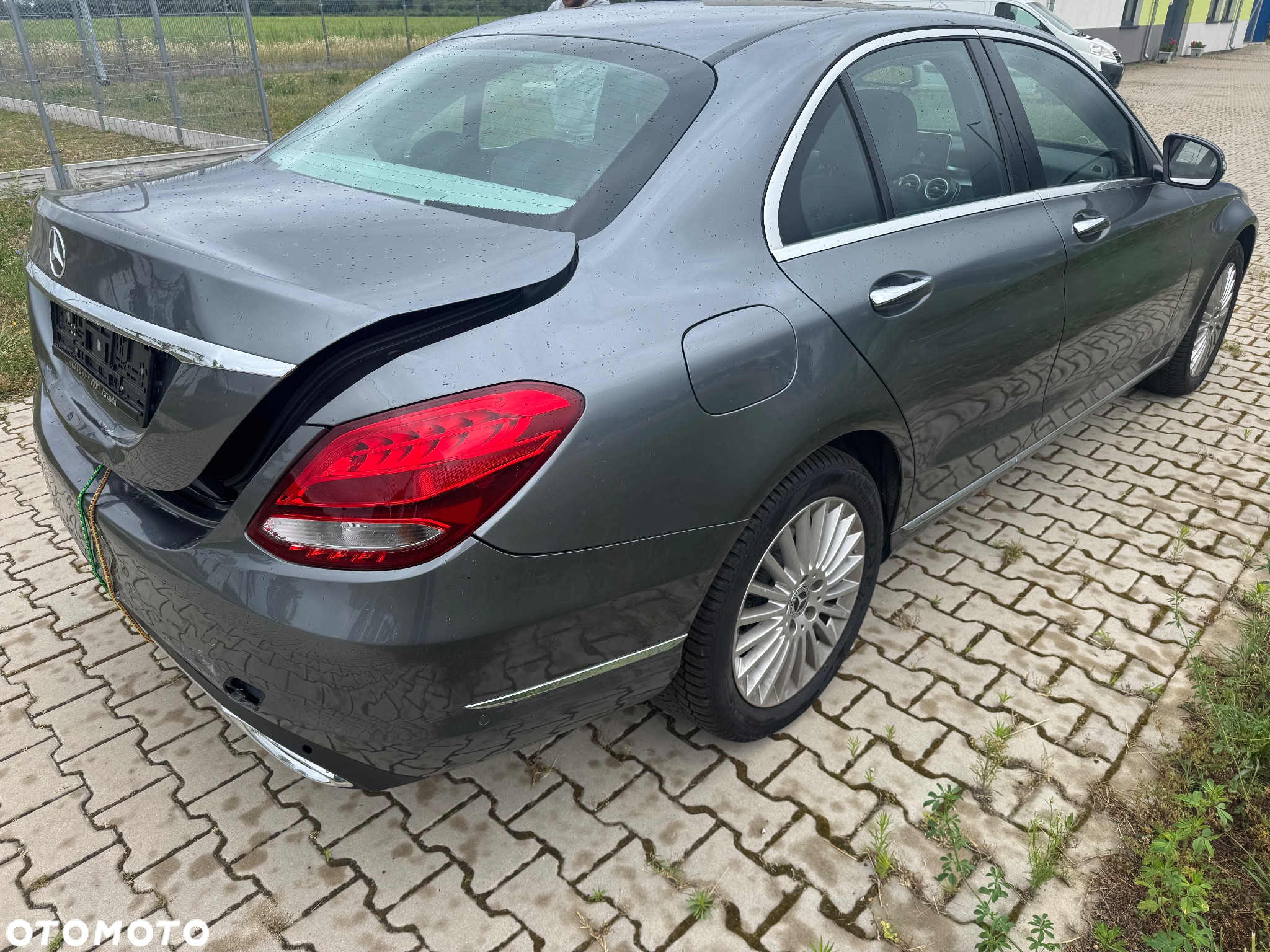 Mercedes-Benz Klasa C 200 7G-TRONIC Exclusive - 4