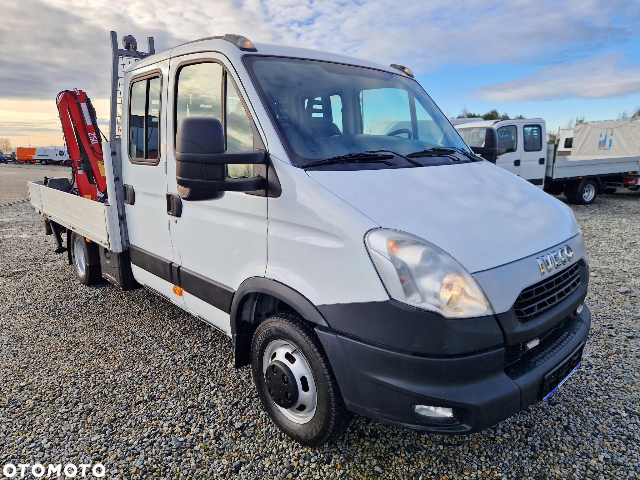 Iveco 35C17 3,0 HPI 170 KONNA DOKA 7 OSOBOWA BRYGADÓWKA 96T/KM PRZEBIEGU GWARANCJA HDS HMF 1670KG UDŻWIGU 3,3M SKRZYNIA BLIŻNIAKI DO 3,5T - 8