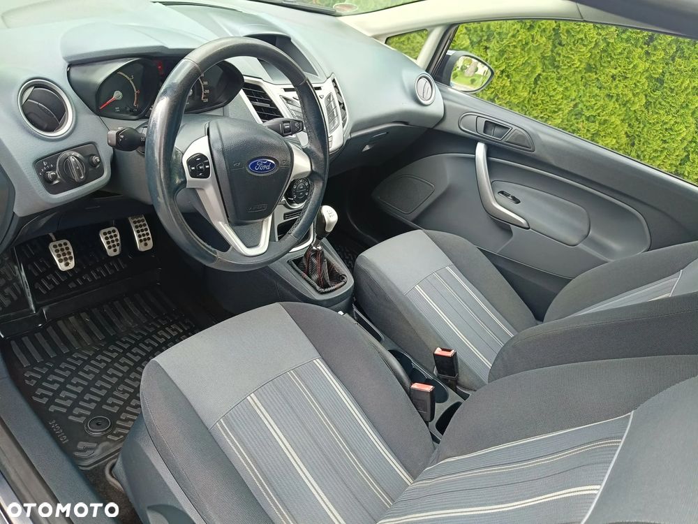 Ford Fiesta - 12
