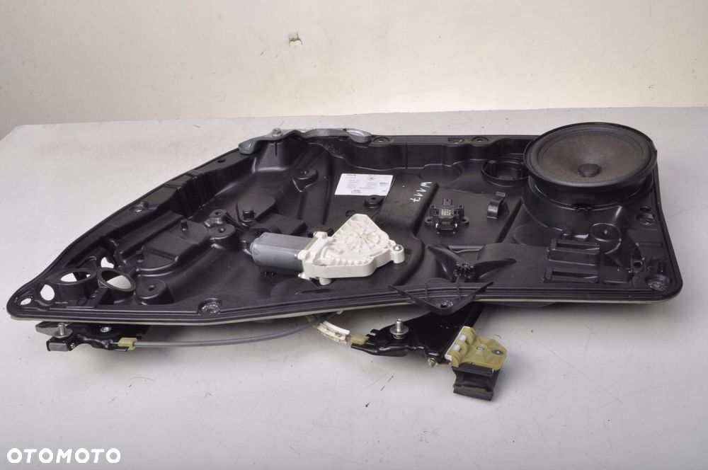 MERCEDES W117 PODNOŚNIK SZYBY PRAWY PRZÓD 5D - 1