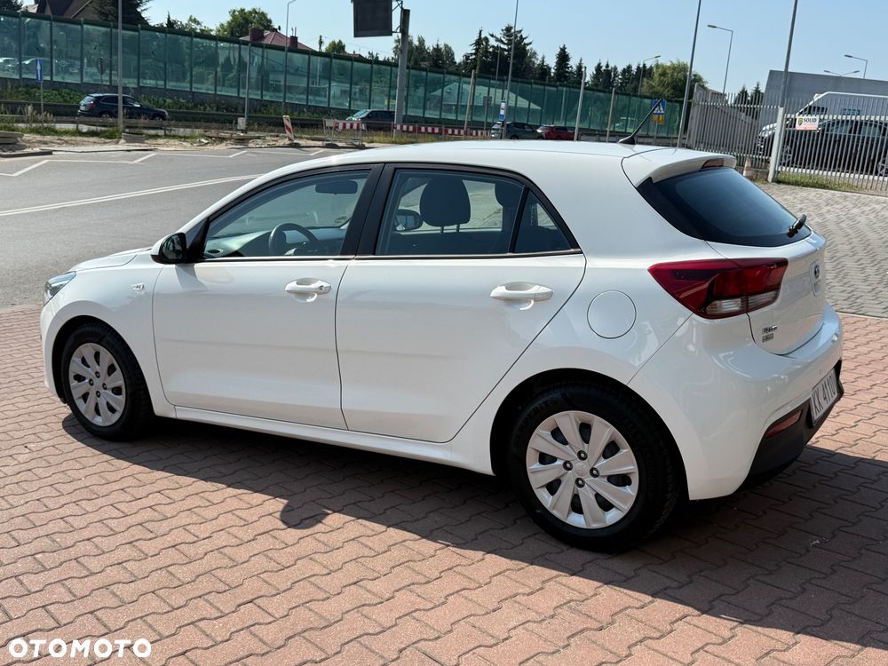 Kia Rio 1.4 M - 10