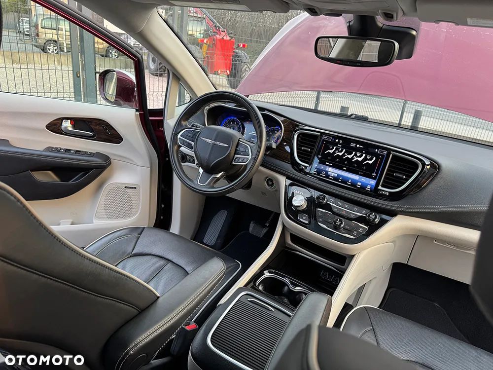 Chrysler Pacifica - 12