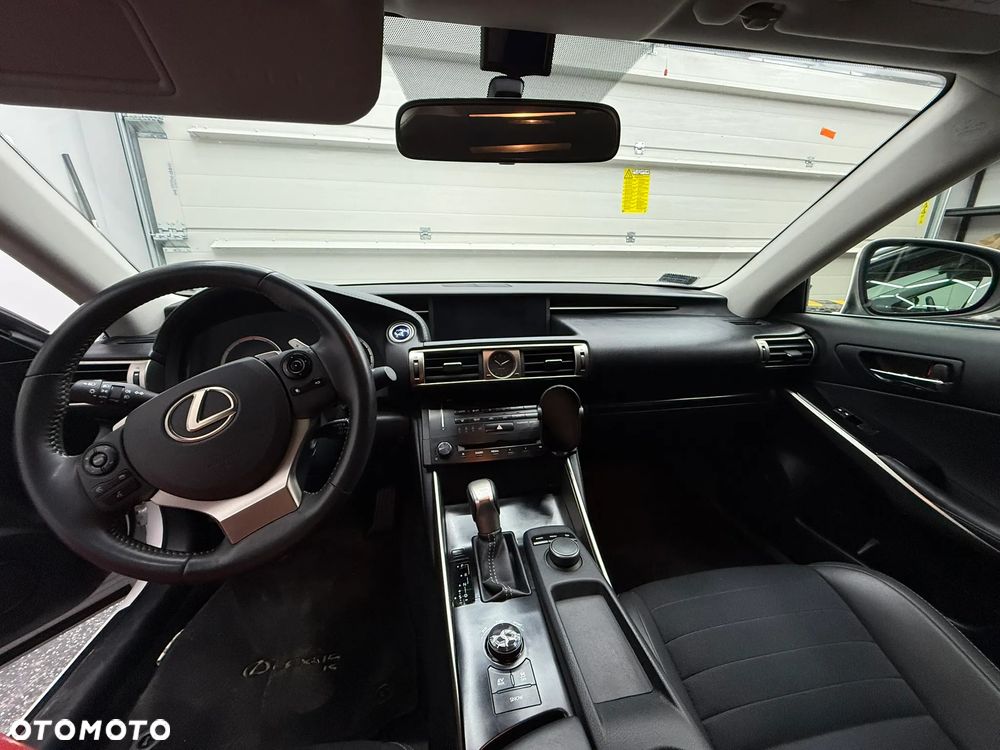 Lexus IS 300h Elite - 6